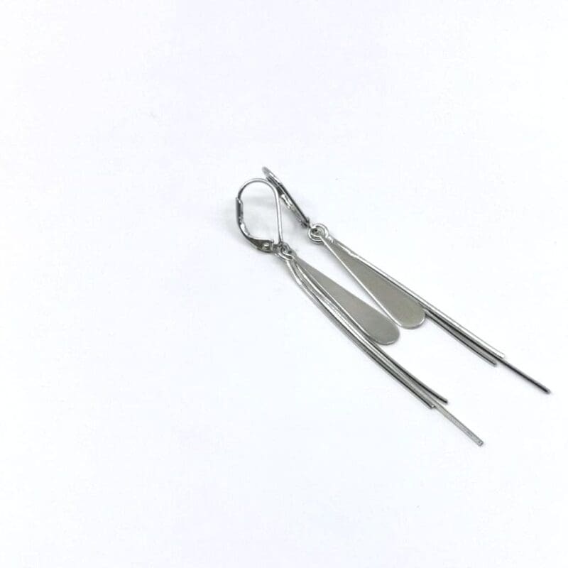 Polished teardrop and chain drop leverback earrings in hallmarked, rhodium-plated 925 sterling silver – side view – DRESCHER Jewellery®