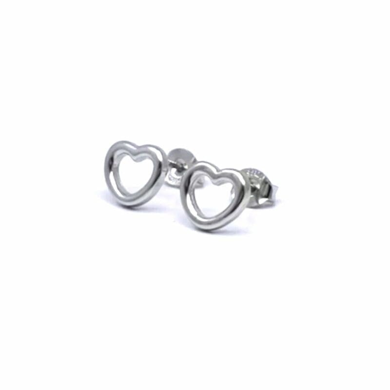 heart contour earrings in hallmarked, rhodium-plated 925 sterling silver – detail view – DRESCHER Jewellery®