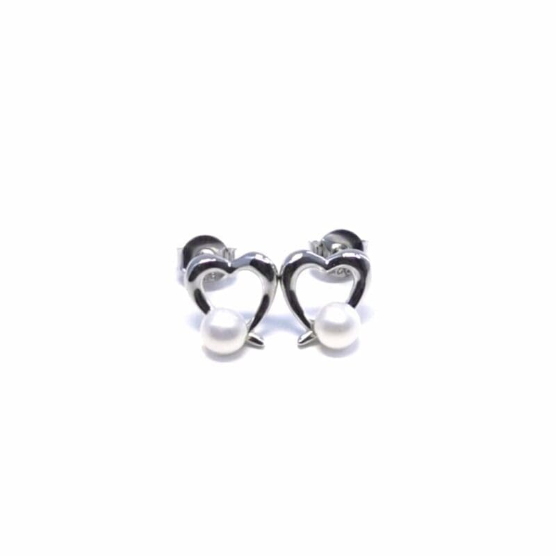 beaded heart stud earrings in hallmarked, rhodium-plated 925 sterling silver – front view – DRESCHER Jewellery®