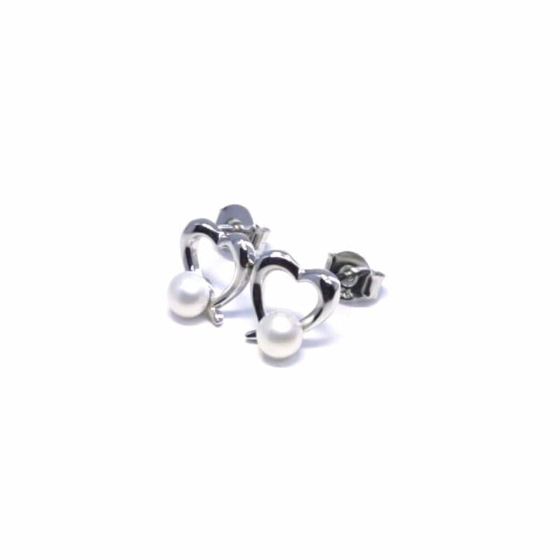 beaded heart stud earrings in hallmarked, rhodium-plated 925 sterling silver – side and clasp view – DRESCHER Jewellery®