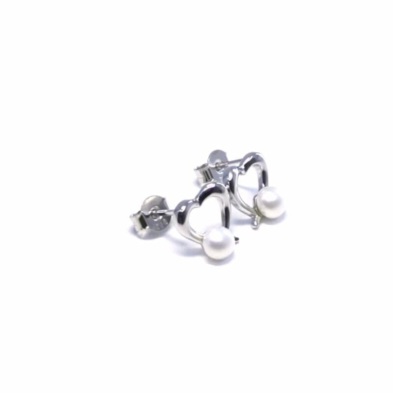 beaded heart stud earrings in hallmarked, rhodium-plated 925 sterling silver – display view – DRESCHER Jewellery®