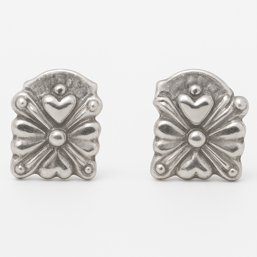 white stone heart earrings in hallmarked, rhodium-plated 925 sterling silver – detail view – DRESCHER Jewellery®