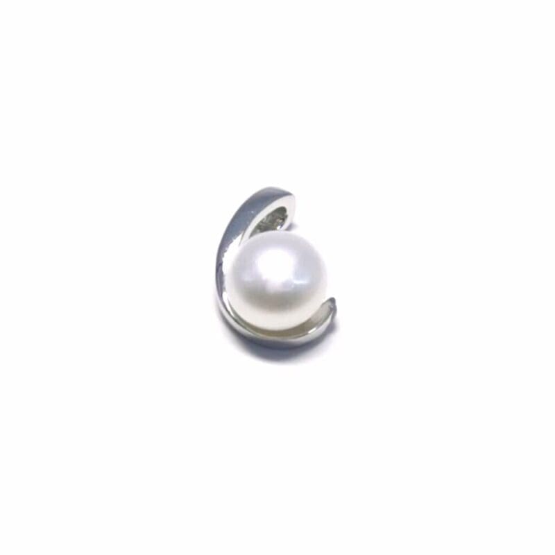 Curved silver pearl pendant, with silver components crafted from hallmarked, rhodium-plated 925 sterling silver – front set view – DRESCHER Jewellery®