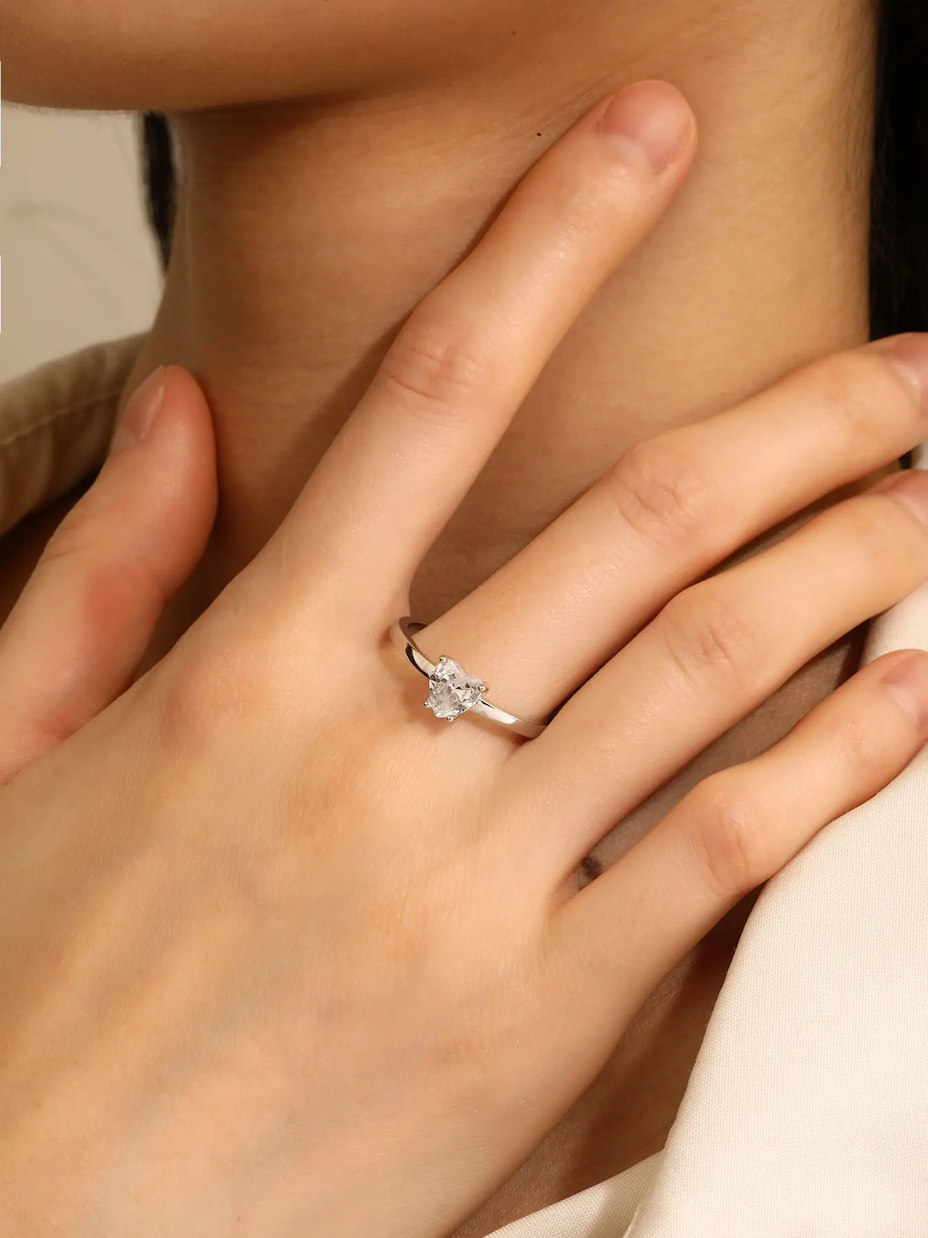 Ezüst szív alakú köves gyűrű_3