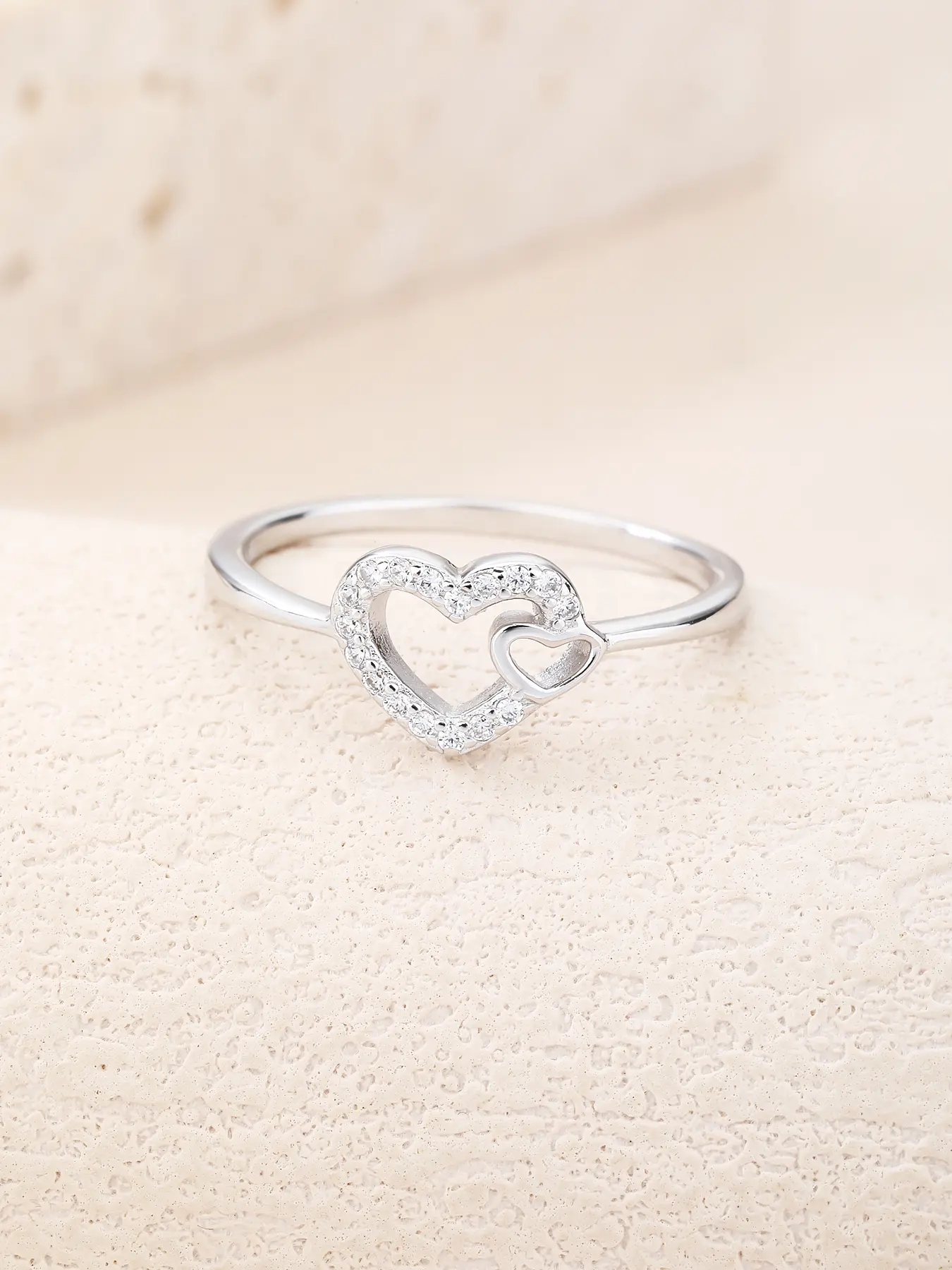Ezüst gyűrű két szív motívummal_3