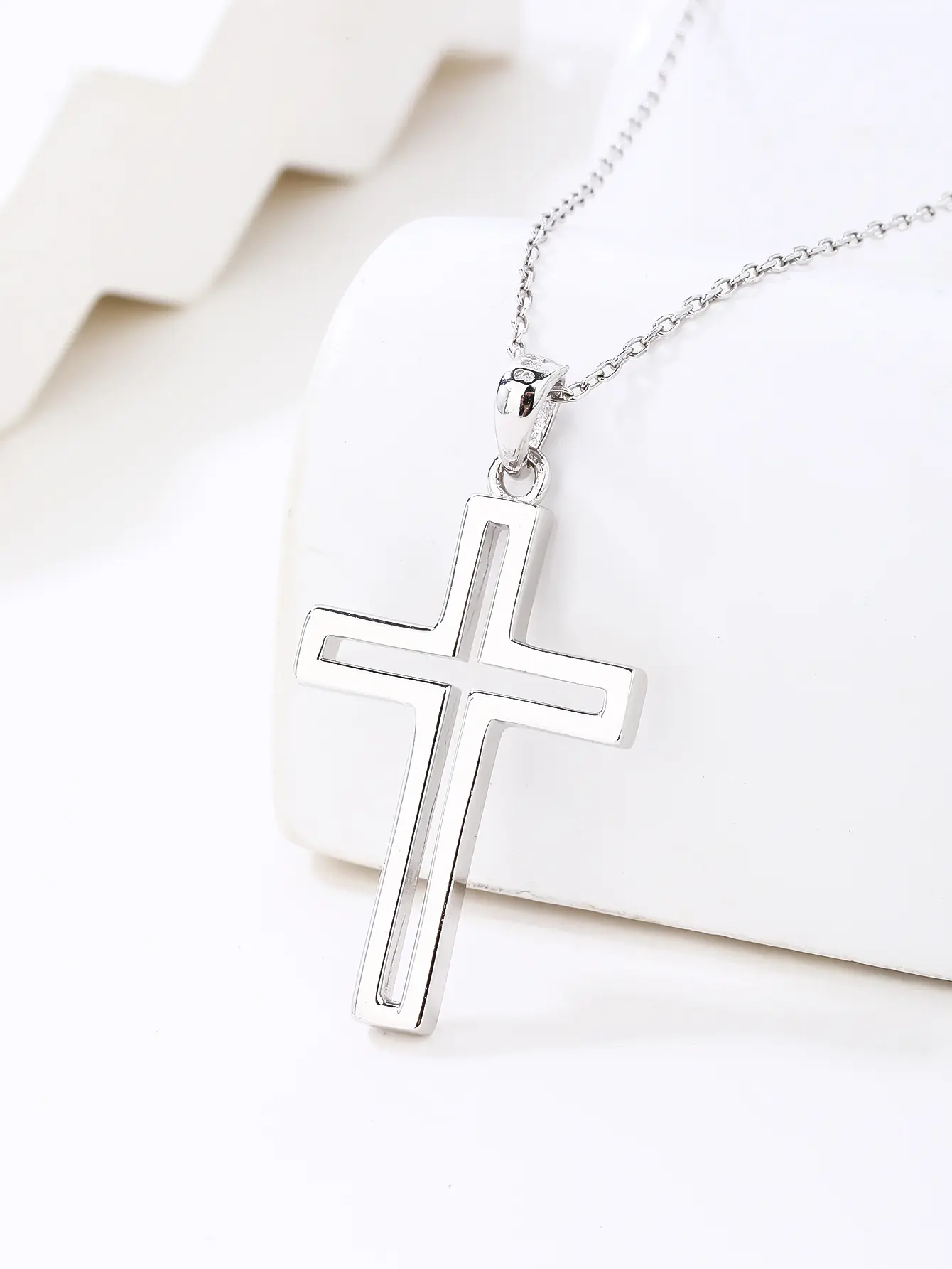 Ródiumozott kontúros kereszt medál